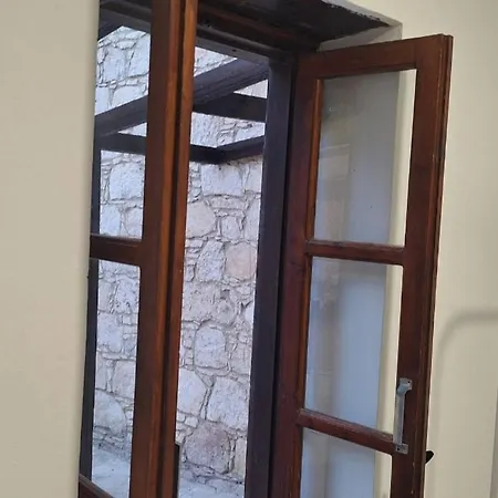 Sto Palati Tis Annous Kathikas